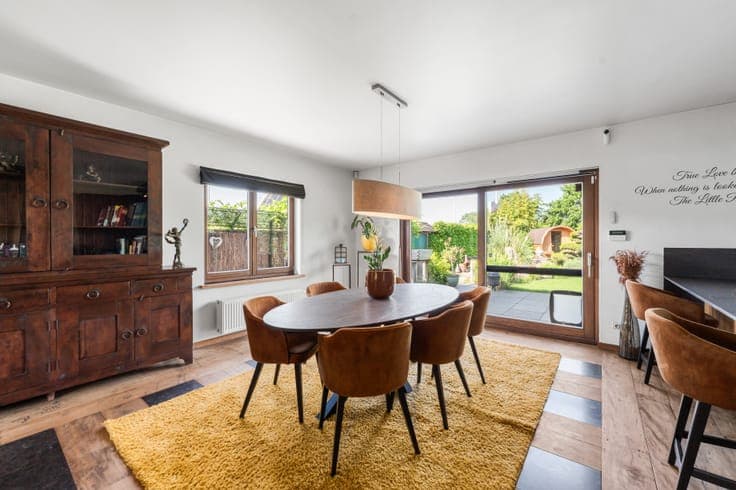 Villa with a beautiful garden in a peaceful location