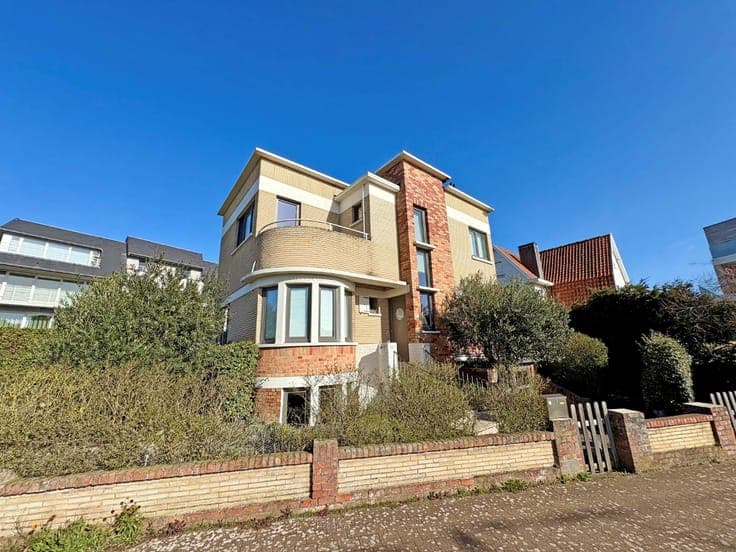 Gerenoveerde villa op 500m van het strand.