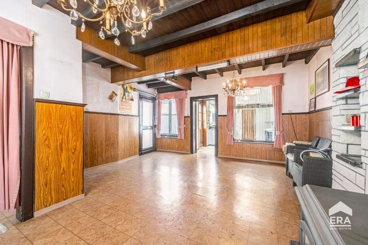 Property to renovate with potential in a prime location