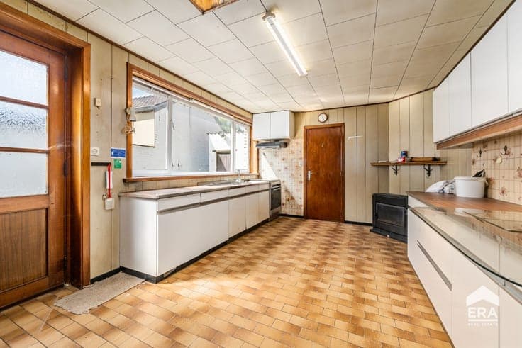 Property to renovate with potential in a prime location