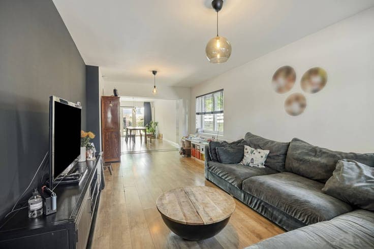 Renovated semi-detached house with garden for sale in Goorei