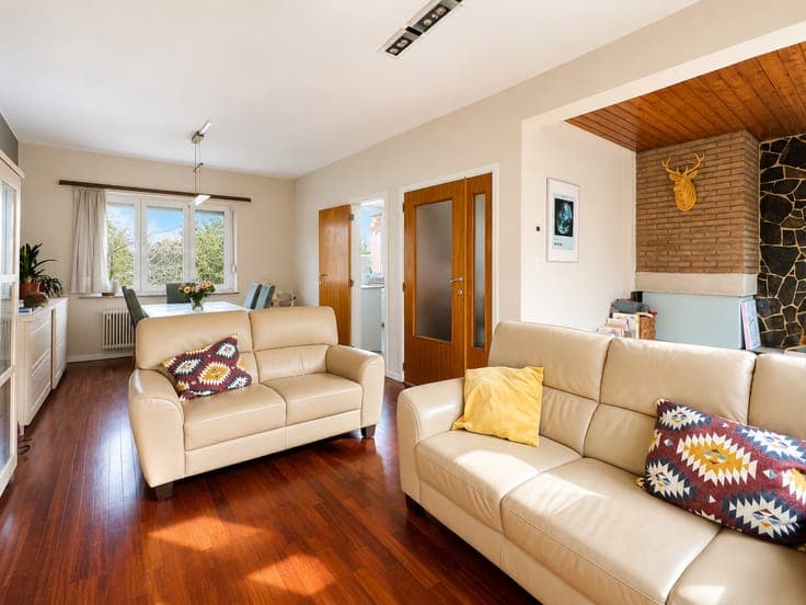 House with garden and large garage – Just a stone’s throw fr