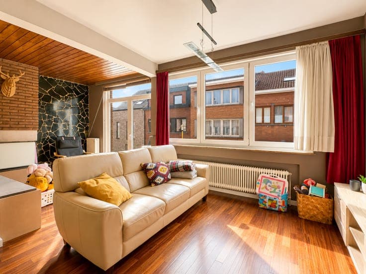 House with garden and large garage – Just a stone’s throw fr