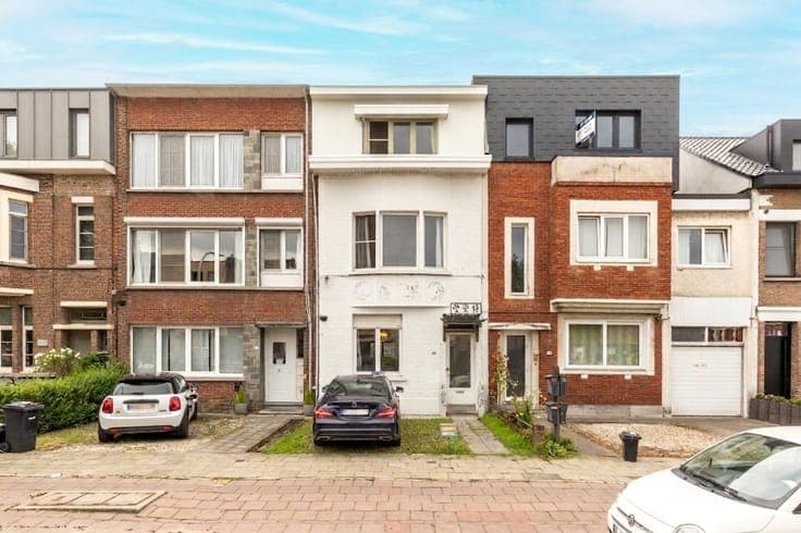 Woning met 4 slaapkamers en tuin op goede locatie