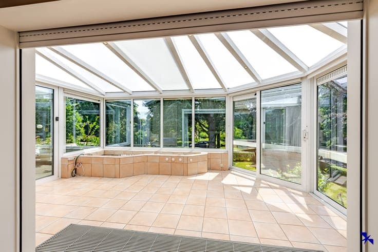 Character villa with 5 bedrooms, double garage and garden