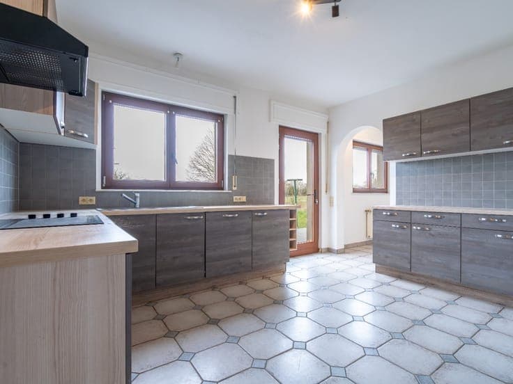 Arlon (Heinsch) – Character home with 4 bedrooms on 70 ares