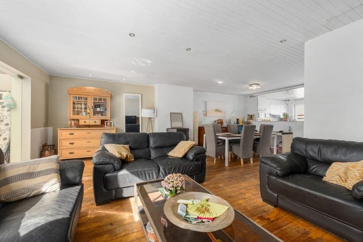 Spacious house with large garden