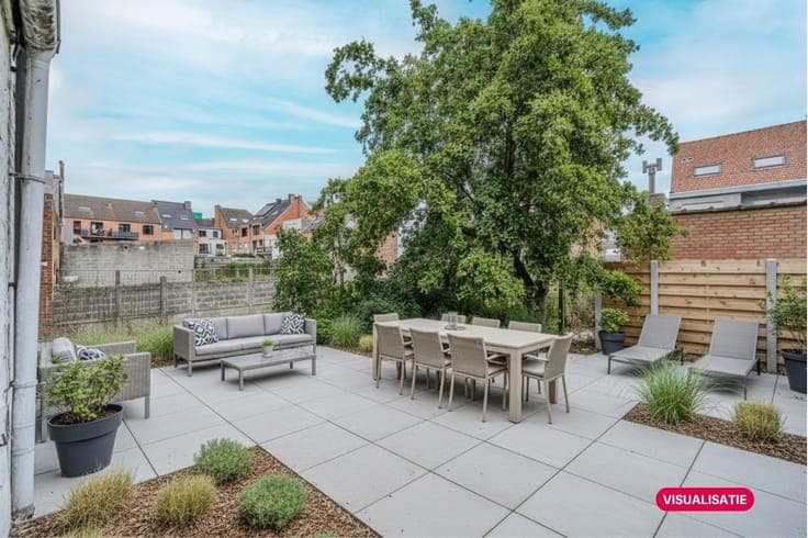 House to renovate with 5 bedrooms, garden and garage box in