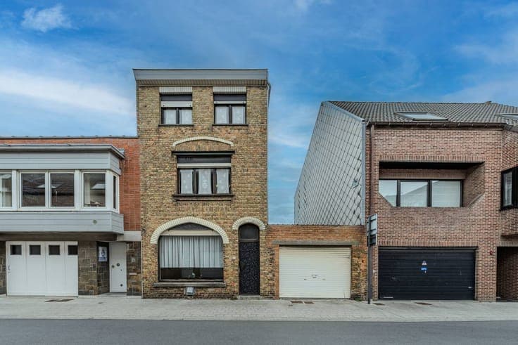 House to renovate with 5 bedrooms, garden and garage box in