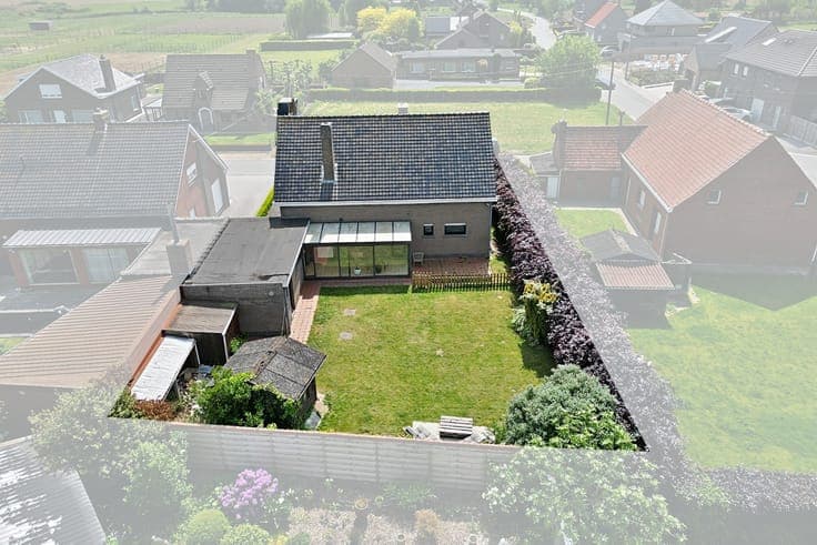 Rustig gelegen woning met 4 slpks en garage op perceel va...