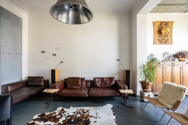 Beautifully renovated townhouse with 4 bedrooms and quiet ga
