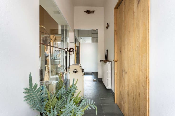 Beautifully renovated townhouse with 4 bedrooms and quiet ga
