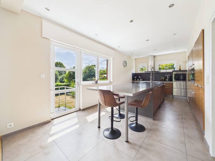 Detached house with garden and terrace