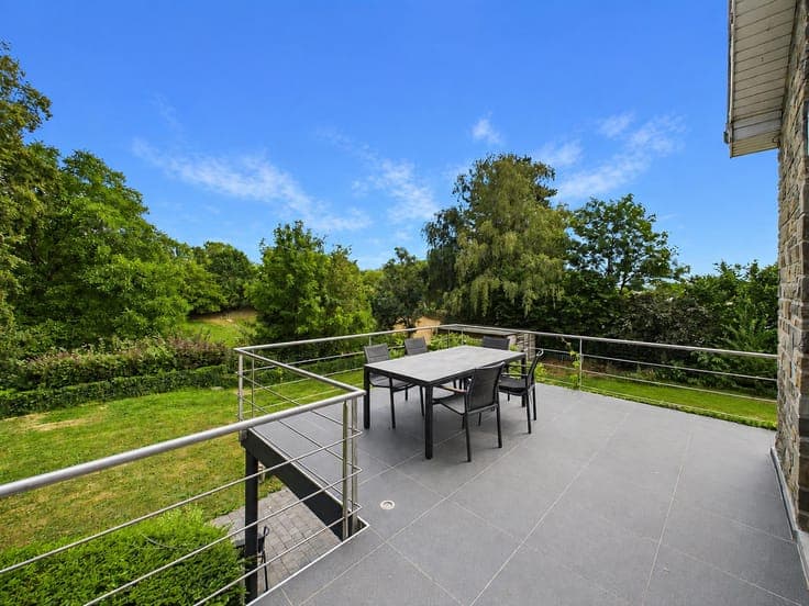 Detached house with garden and terrace