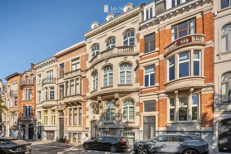 Prachtige brede herenwoning met tuin op toplocatie in Leu...
