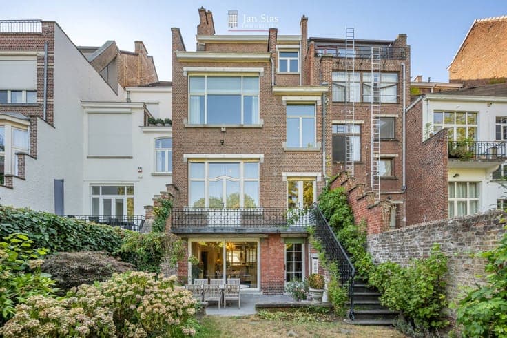 Prachtige brede herenwoning met tuin op toplocatie in Leu...
