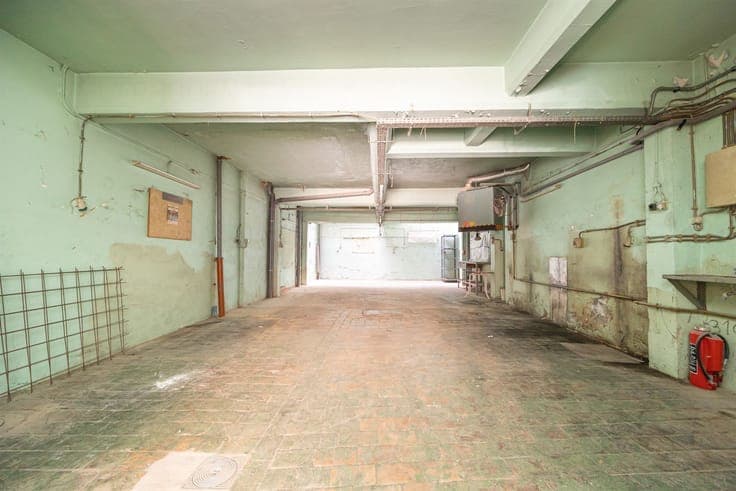 INDUSTRIAL BUILDING