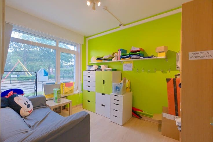 Torhout – Ruim handelspand/woning met 4 slpks en garage o...