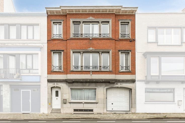 Charming townhouse with garage and city garden in Kortrijk