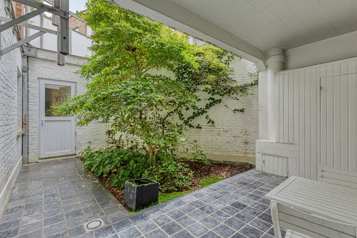Charming townhouse with garage and city garden in Kortrijk