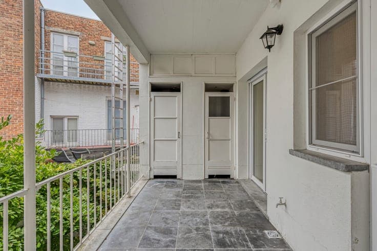 Charming townhouse with garage and city garden in Kortrijk
