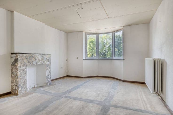 5 bedroom house with shed for sale in Sint-Truiden