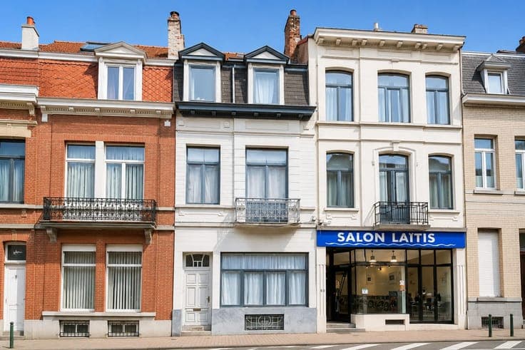 Saint-Gilles–Mixed-use building, shop + triplex & courtyard