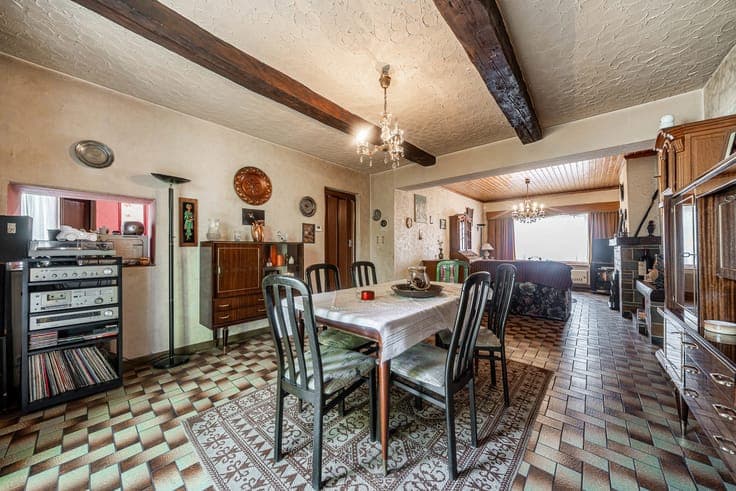 Lot de 2 maisons à rénover avec 2 cours et garage