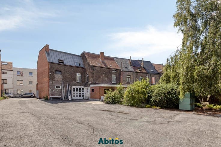 Investment property with 2 houses, warehouse and garage i...