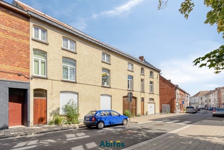 Investment property with 2 houses, warehouse and garage i...