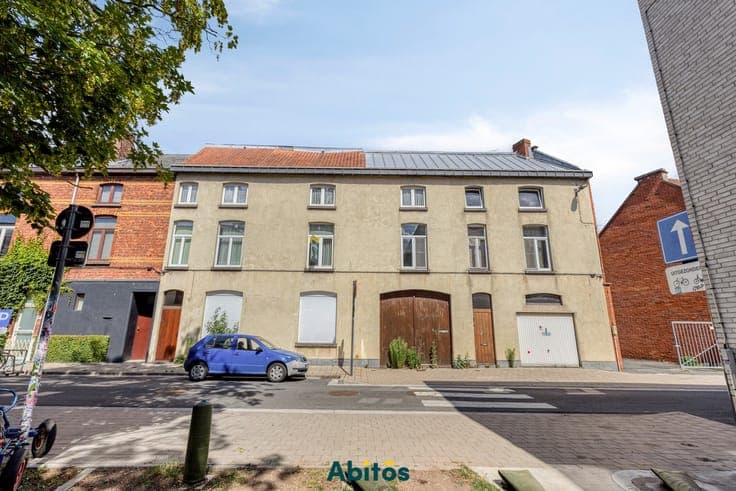 Investment property with 2 houses, warehouse and garage i...