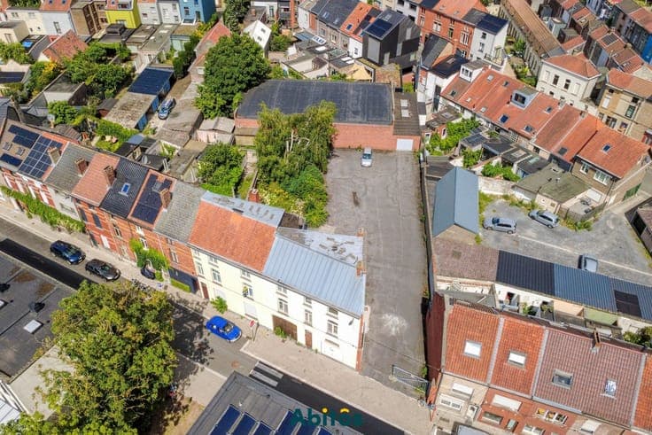 Investment property with 2 houses, warehouse and garage i...