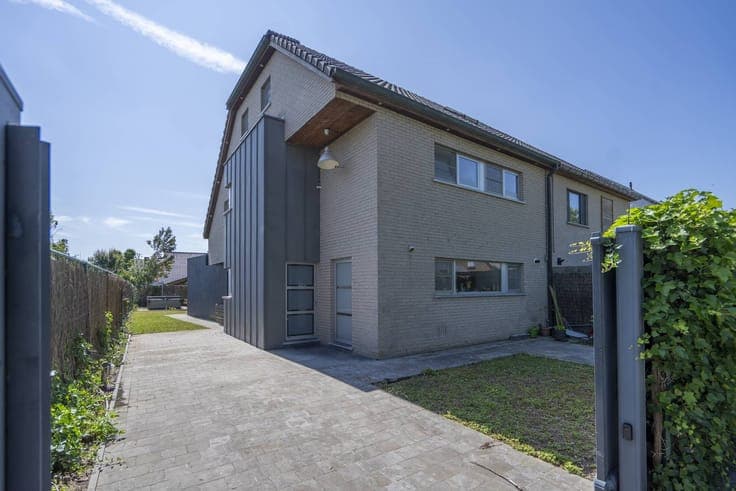 Ready to move in modern 5 bedroom home for sale in Helkijn