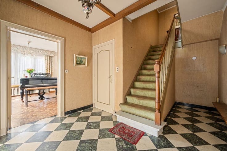 Robuuste halfopen te renoveren woning van de gekende Kort...