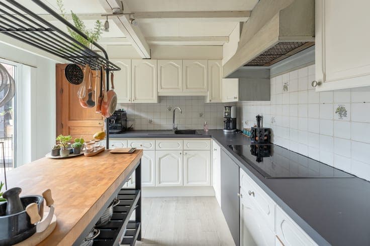 Op te frissen woning met veel potentieel!