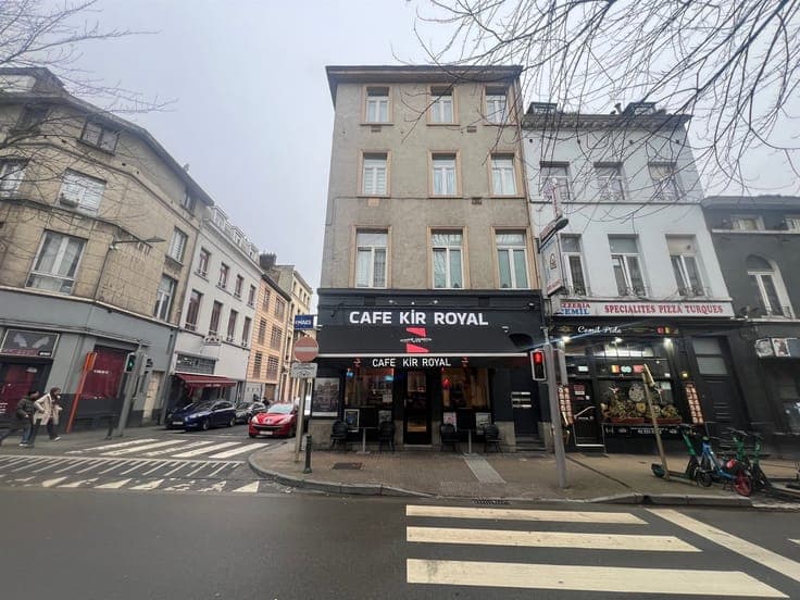 Investment property with commercial groundfloor and 6 apartm