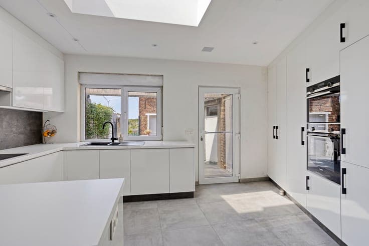 Renovated home with garden | 2/3 Bedrooms + Parking