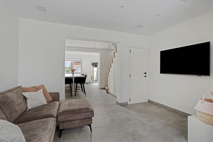 Renovated home with garden | 2/3 Bedrooms + Parking