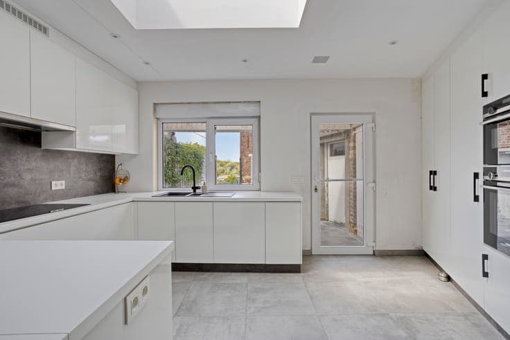 Renovated home with garden | 2/3 Bedrooms + Parking