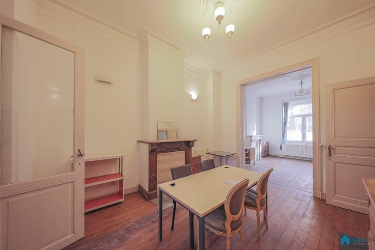 Charming townhouse with garage in a prime location in Ghent