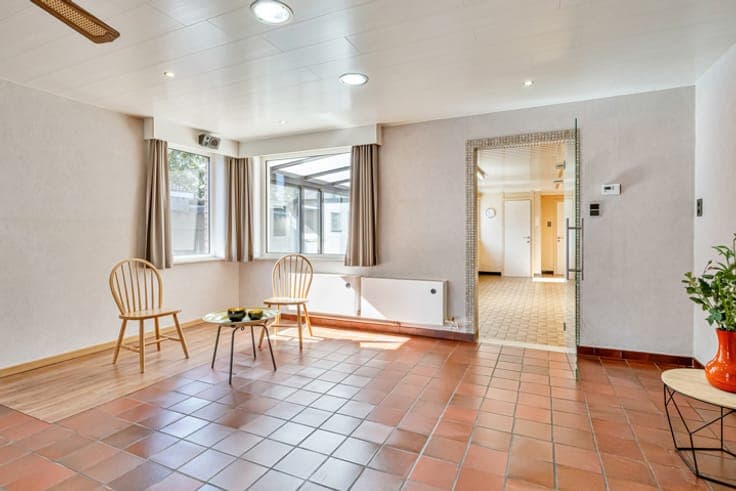 Home with 3 bedrooms, garden, and garage in a prime location