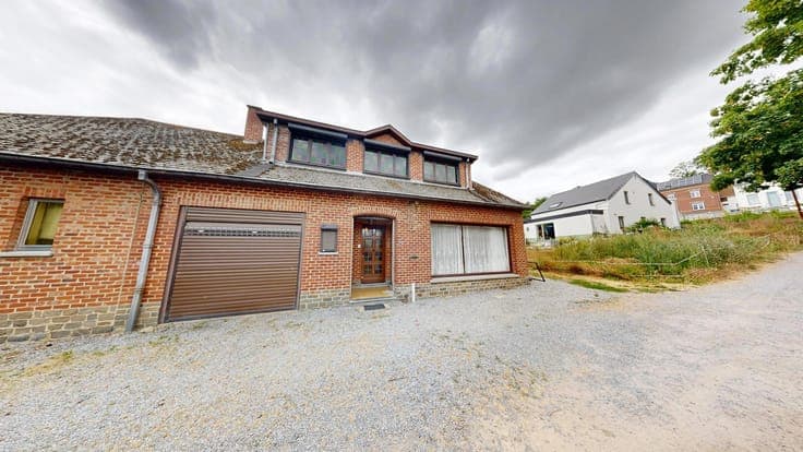 Charmante maison villageoise avec parking, garage et jardin