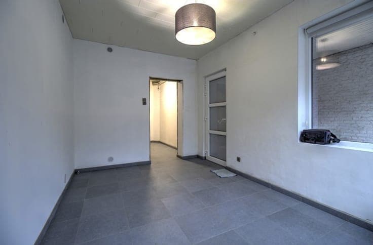 IMMEUBLE COMPRENANT UNE PARTIE ENTREPOT