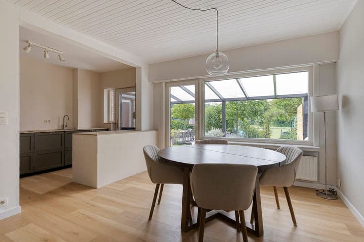 Half Open Bebouwing met leuke tuin en garage
