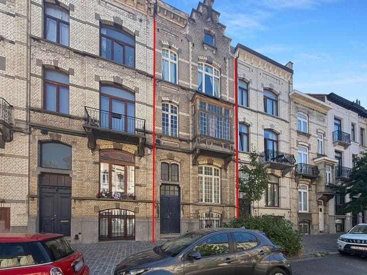 1908 Mansion - approx. 320 m² - 4/5 bedrooms - 80 m² garden