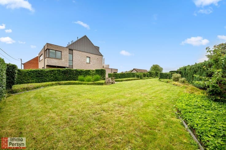 Modern en veelzijdig gebouw met 3 appartementen, rustige ...