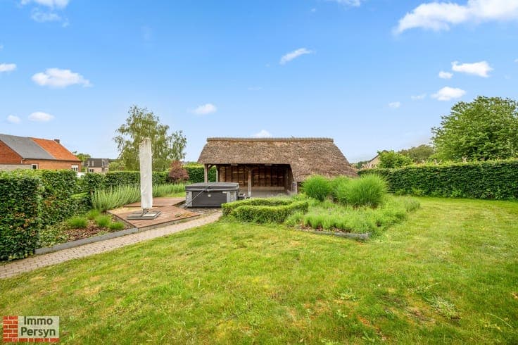 Modern en veelzijdig gebouw met 3 appartementen, rustige ...