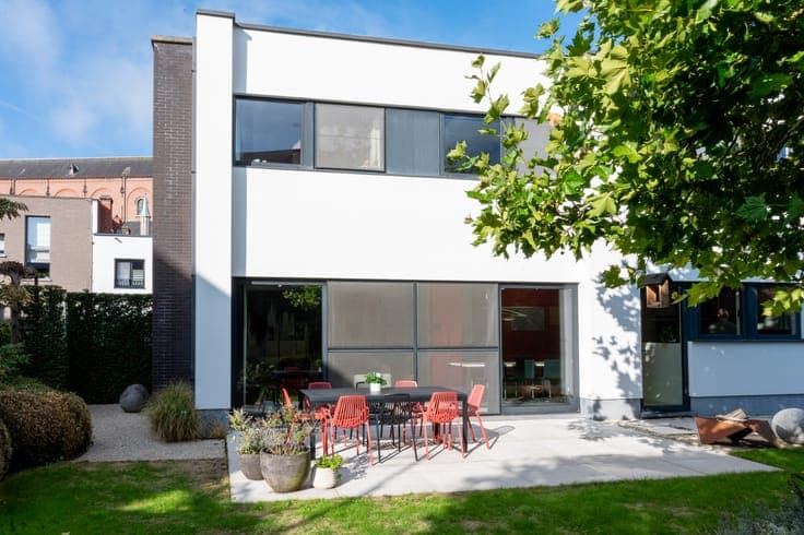 Energy-efficient family home with spacious city garden and double garage for sale in central Wetteren