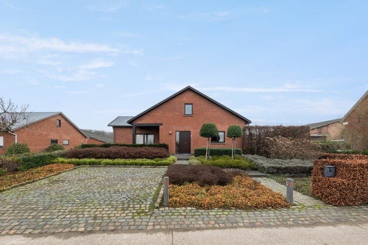 RUIME GELIJKVLOERSE GEZINSWONING OP EEN UITZONDERLIJK PER...