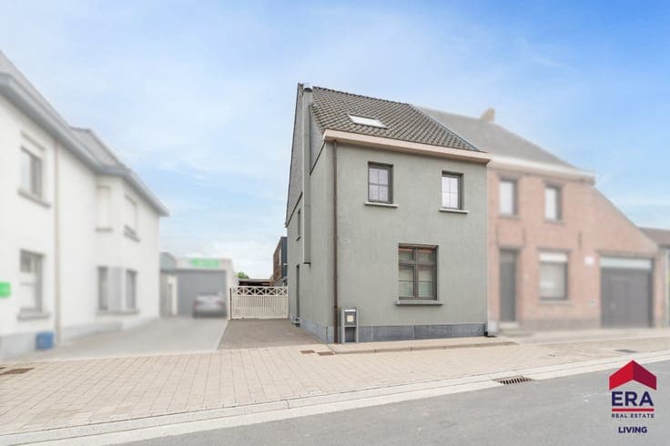 4-Bed Home, 172 m² Warehouse and Garden in Haaltert